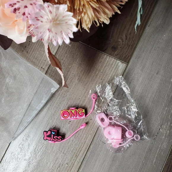 NWT Tumbler Straw Toppers Straw Caps and Accessories 8pc Pink OMG Kiss - Picture 7 of 8